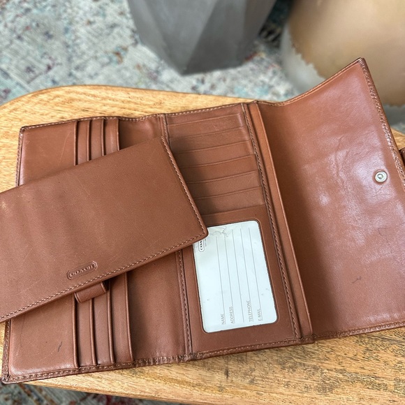 Coach Signature C Trifold Wallet - Picture 15 of 17